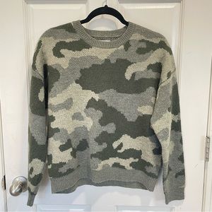 Women’s Lucky Brand Green Camouflage Sweater Crew Neck